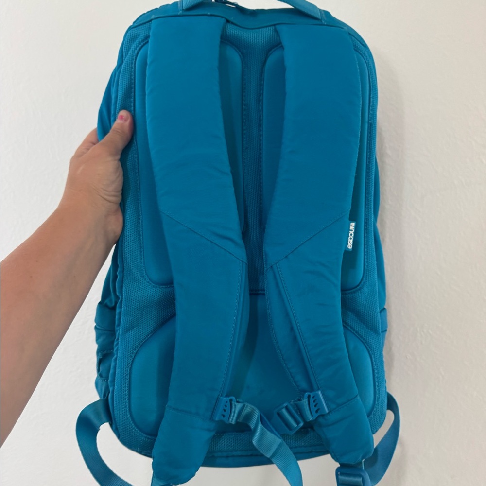 Incase‎ Vibrant Blue Backpack - Picture 7 of 10